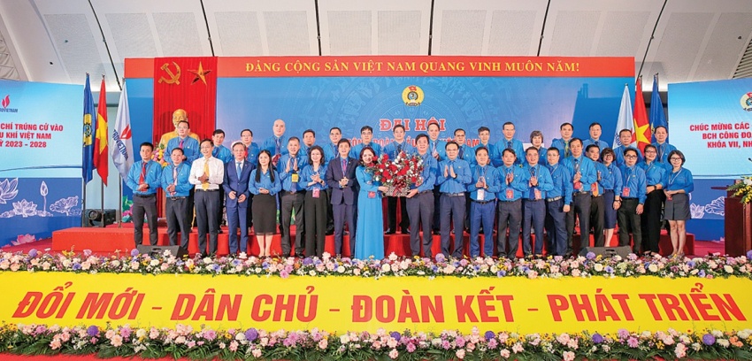 Tiếp tục khẳng định vị thế tiên phong trong hệ thống công đoàn Công đoàn Dầu khí Việt Nam tiếp tục khẳng định vị thế tiên phong trong hệ thống công đoàn