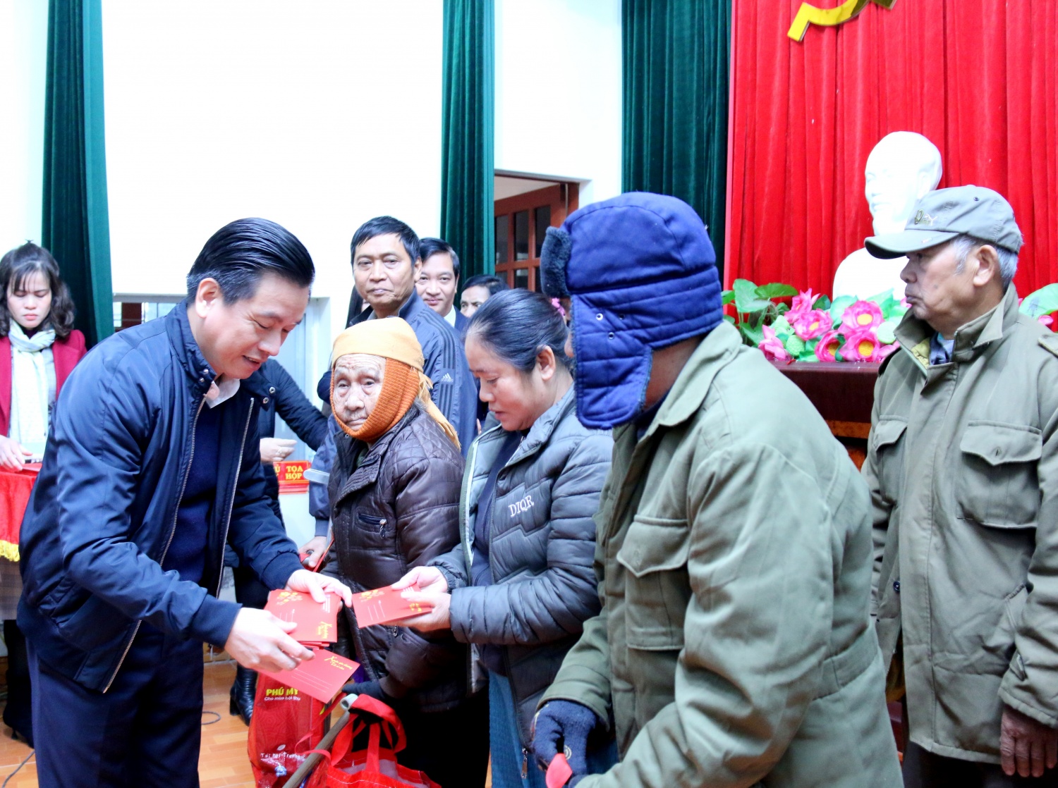 Petrovietnam và các đơn vị thành viên mang Petrovietnam và các đơn vị thành viên mang