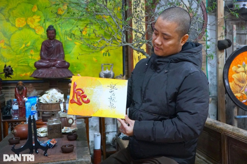 Họa sĩ Hoàng Trọng Tuyển (Ảnh: Thanh Tùng).