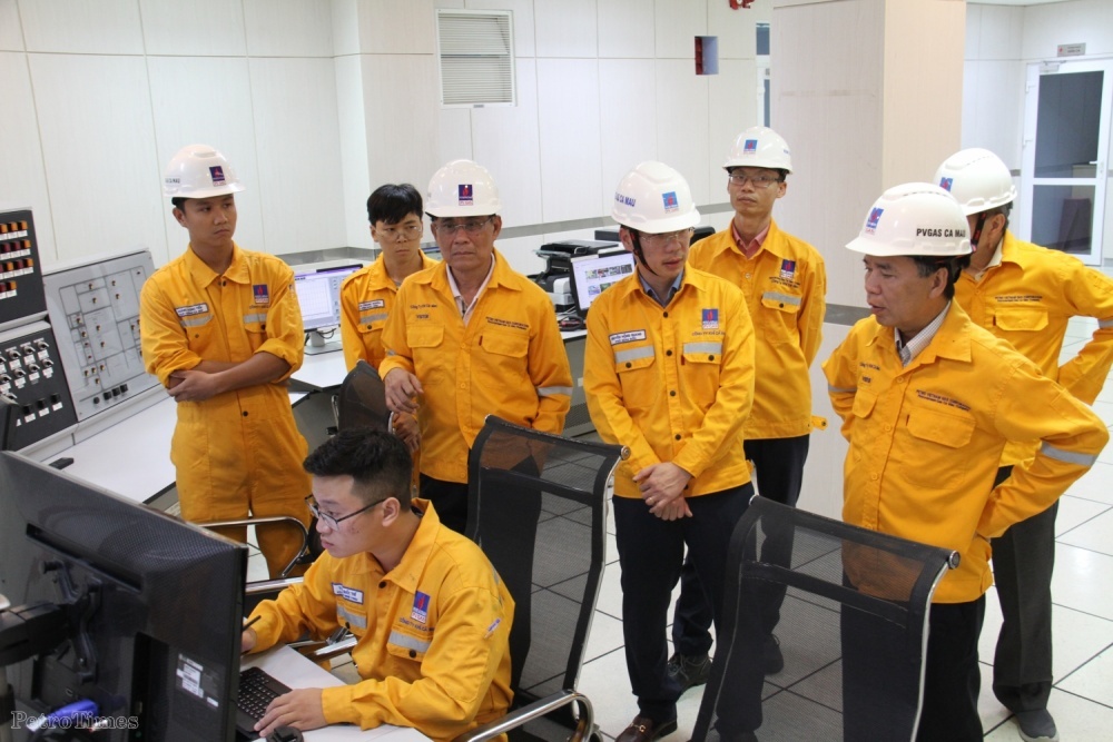 Đoàn công tác Hội DKVN thăm phòng điều khiển Trung tâm Nhà máy xử lý khí Cà Mau trong chuyến đi thực tế các công trình dầu khí tại Cà Mau, Hậu Giang. Đoàn công tác Hội DKVN thăm phòng điều khiển Trung tâm Nhà máy xử lý khí Cà Mau trong chuyến đi thực tế các công trình dầu khí tại Cà Mau, Hậu Giang.