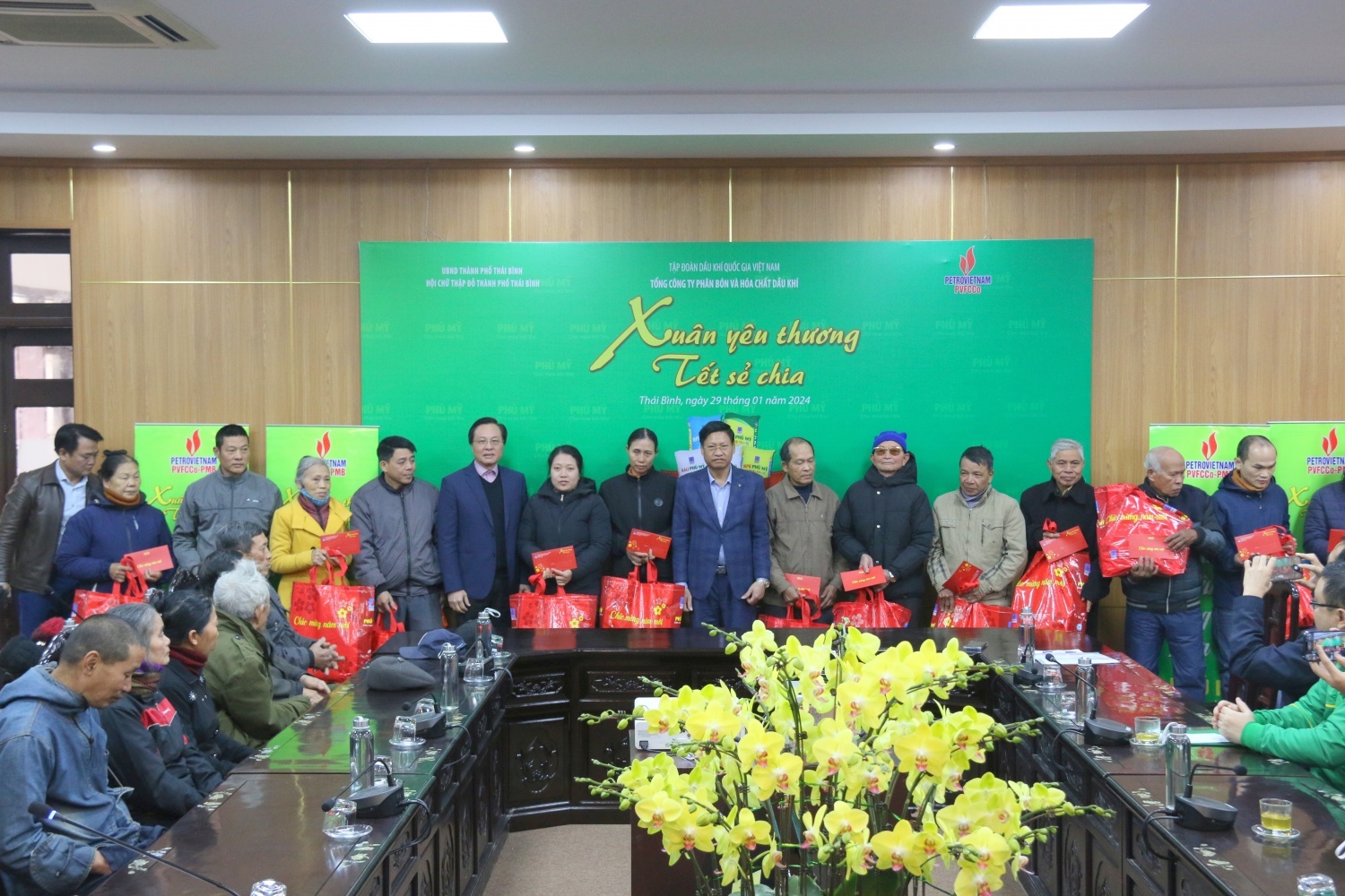 Petrovietnam, Hội Cựu chiến binh Tập đoàn và PVFCCo trao 650 phần quà Tết tại tỉnh Thái Bình