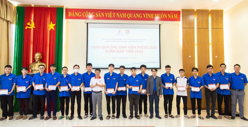PV College tổ chức trao quà Tết cho sinh viên và Xuân nghĩa tình 2024