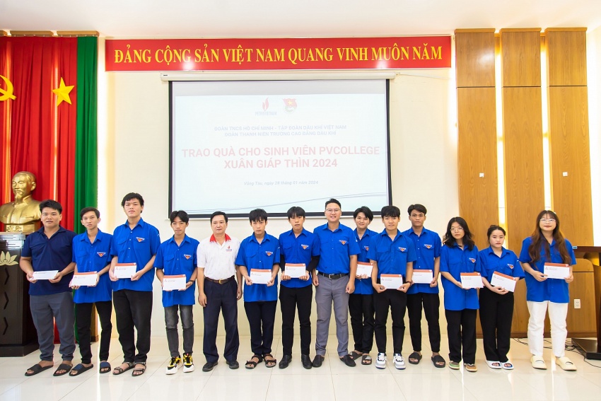 PV College tổ chức trao quà Tết cho sinh viên và Xuân nghĩa tình 2024