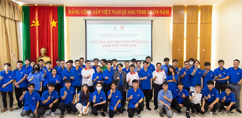 PV College tổ chức trao quà Tết cho sinh viên và Xuân nghĩa tình 2024