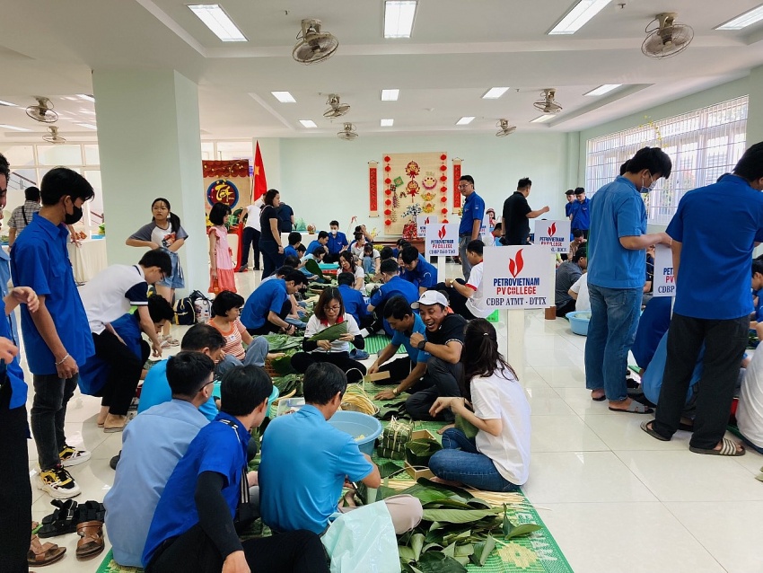 PV College tổ chức trao quà Tết cho sinh viên và Xuân nghĩa tình 2024