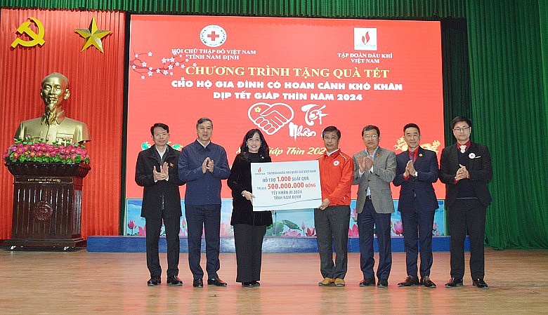 Petrovietnam trao tặng 1000 suất quà Tết tại tỉnh Nam Định