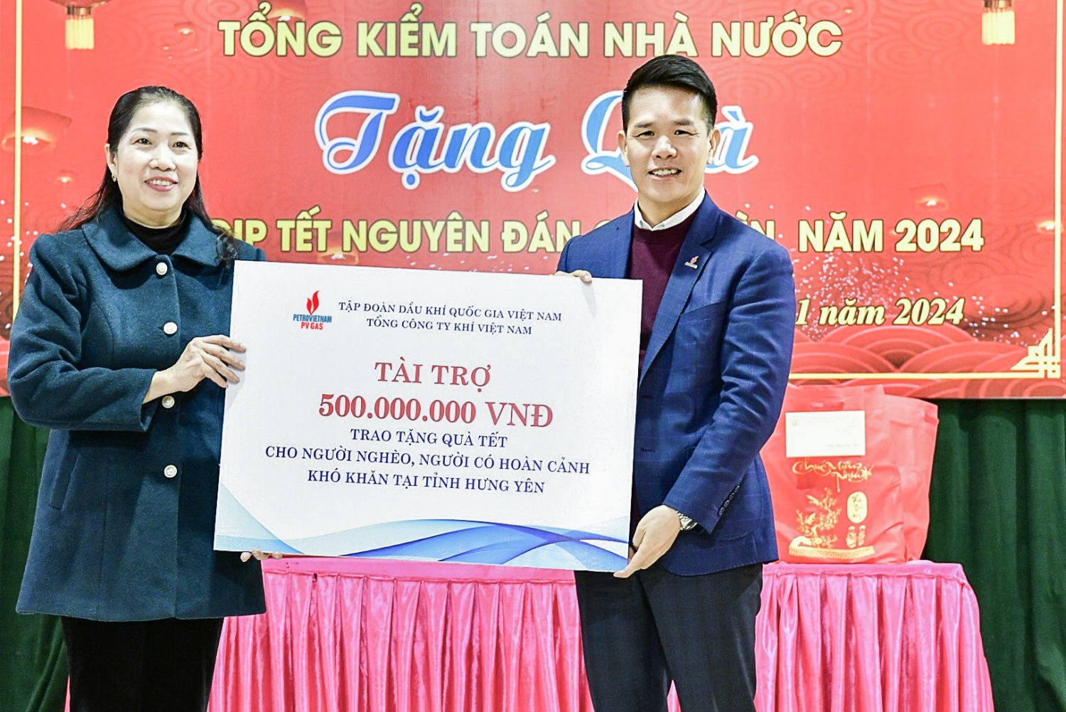 Tổng Giám đốc PV GAS trao tặng tài trợ tại tỉnh Hưng Yên Tổng Giám đốc PV GAS trao tặng tài trợ tại tỉnh Hưng Yên