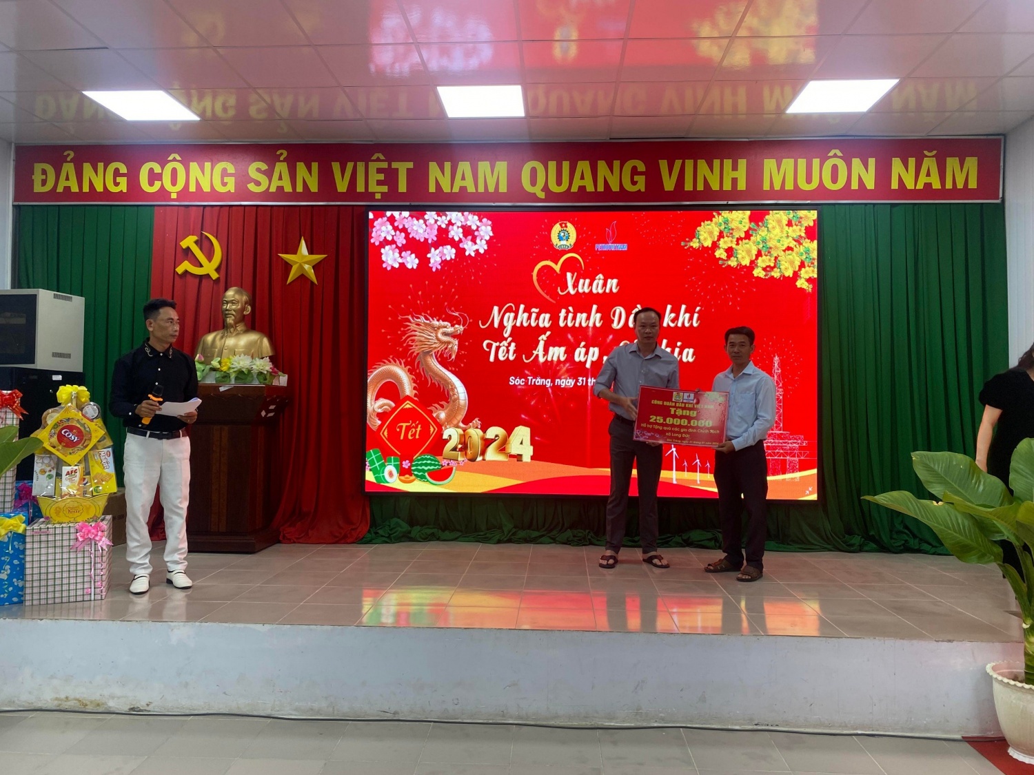 “Xuân nghĩa tình Dầu khí – Tết ấm áp sẻ chia” trên công trường NMNĐ Long Phú 1