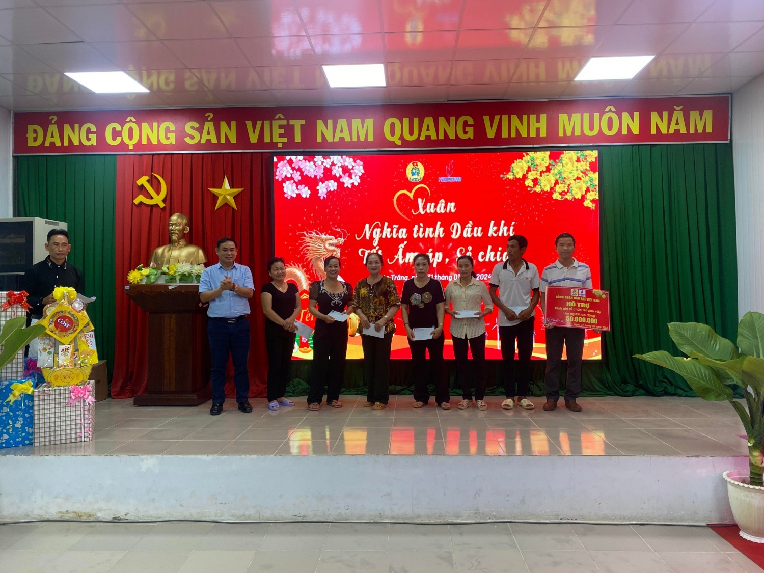 “Xuân nghĩa tình Dầu khí – Tết ấm áp sẻ chia” trên công trường NMNĐ Long Phú 1