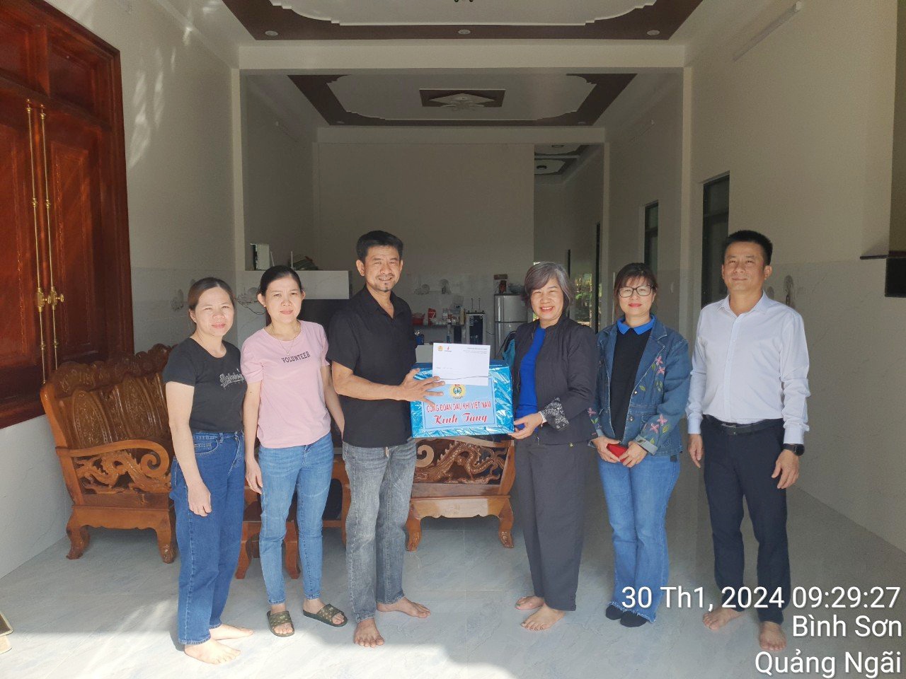 “Xuân nghĩa tình Dầu khí, tết ấm áp sẻ chia” 2024 tại DQS: Trang trọng, thiết thực, tiết kiệm “Xuân nghĩa tình Dầu khí, tết ấm áp sẻ chia” 2024 tại DQS: Trang trọng, thiết thực, tiết kiệm