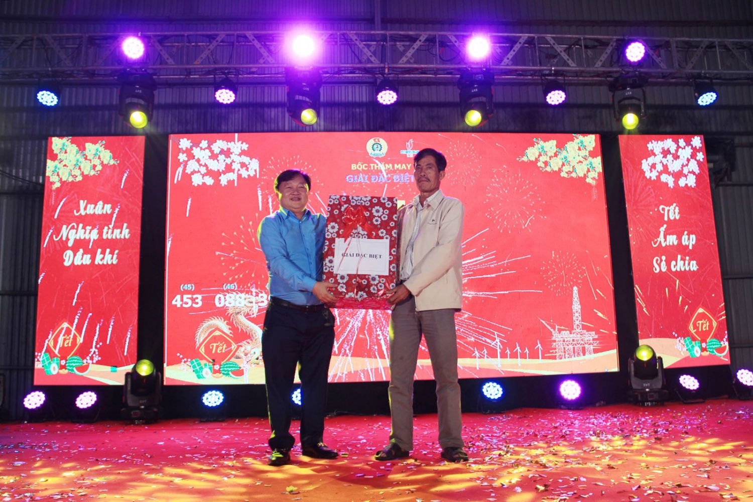 “Xuân nghĩa tình Dầu khí, tết ấm áp sẻ chia” 2024 tại DQS: Trang trọng, thiết thực, tiết kiệm “Xuân nghĩa tình Dầu khí, tết ấm áp sẻ chia” 2024 tại DQS: Trang trọng, thiết thực, tiết kiệm