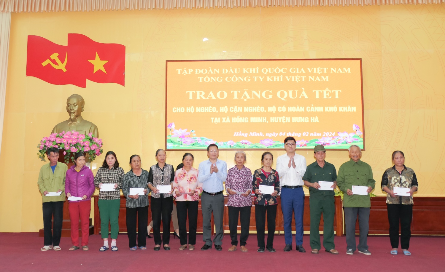 Petrovietnam/PV Gas mang Tết đến cho các hộ gia đình có hoàn cảnh khó khăn tỉnh Thái Bình