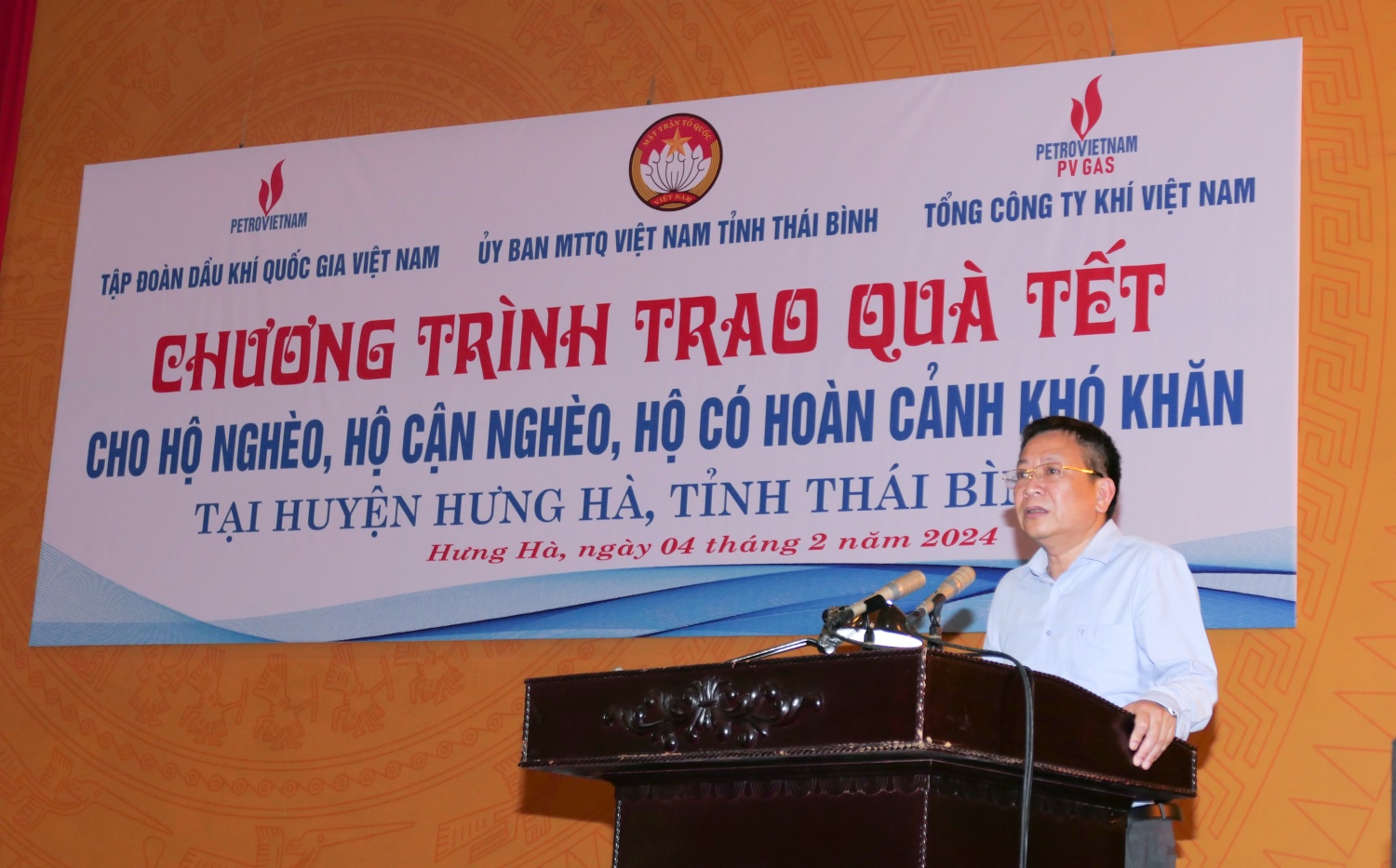 Petrovietnam/PV Gas mang Tết đến cho các hộ gia đình có hoàn cảnh khó khăn tỉnh Thái Bình