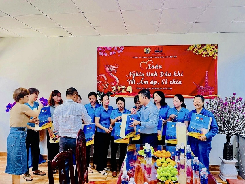 “Xuân nghĩa tình Dầu khí - Tết ấm áp, sẻ chia” tại Liên doanh Vietsovpetro