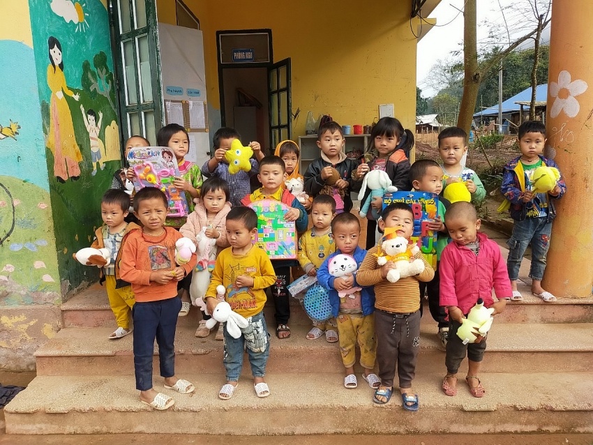 Đoàn Thanh niên PTSC Marine mang “Gấu bông và Áo ấm cho em” đến vùng cao