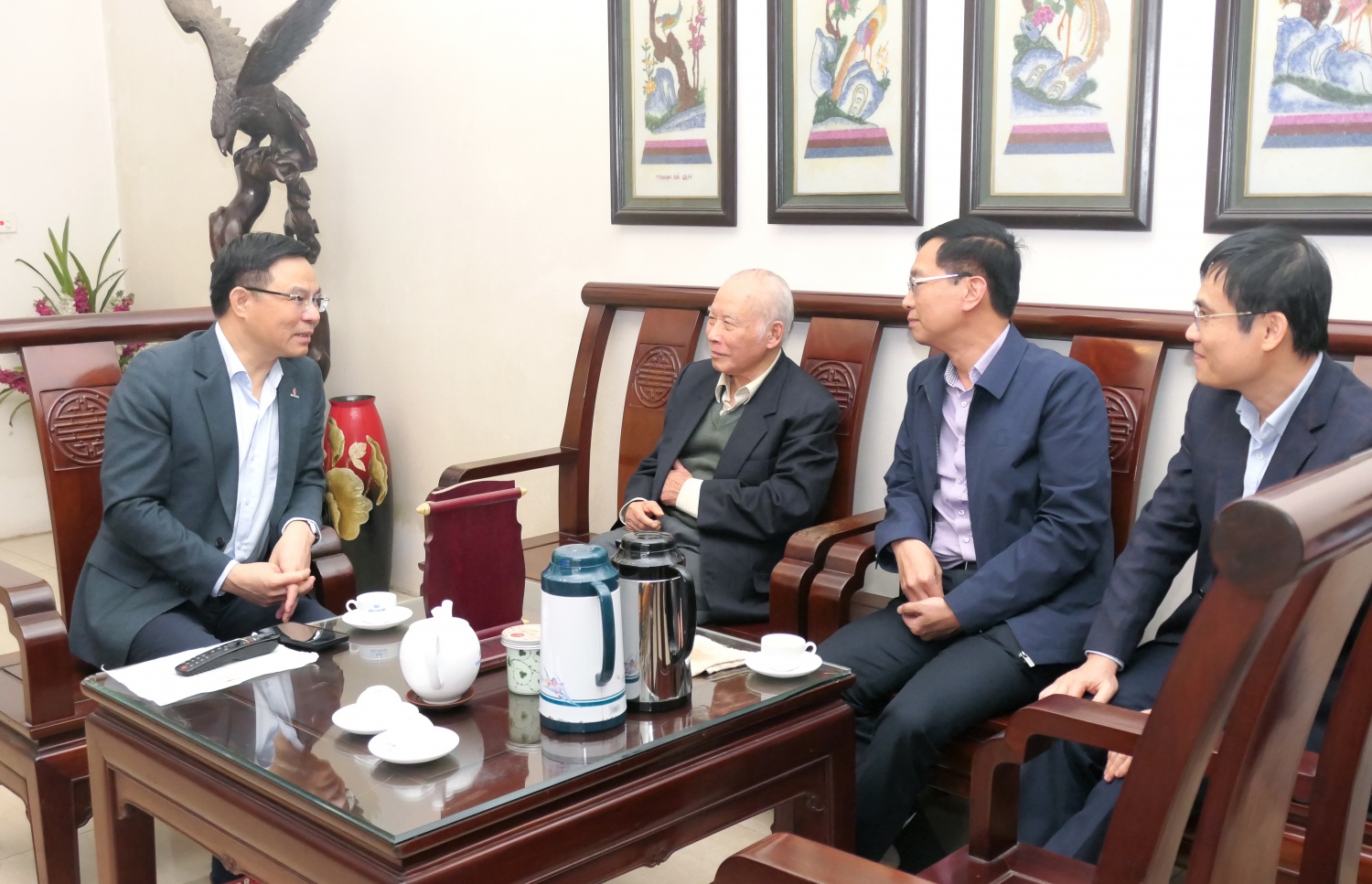 Lãnh đạo Petrovietnam thăm hỏi, chúc Tết nguyên lãnh đạo ngành Dầu khí Việt Nam Lãnh đạo Petrovietnam thăm hỏi, chúc Tết nguyên lãnh đạo ngành Dầu khí Việt Nam