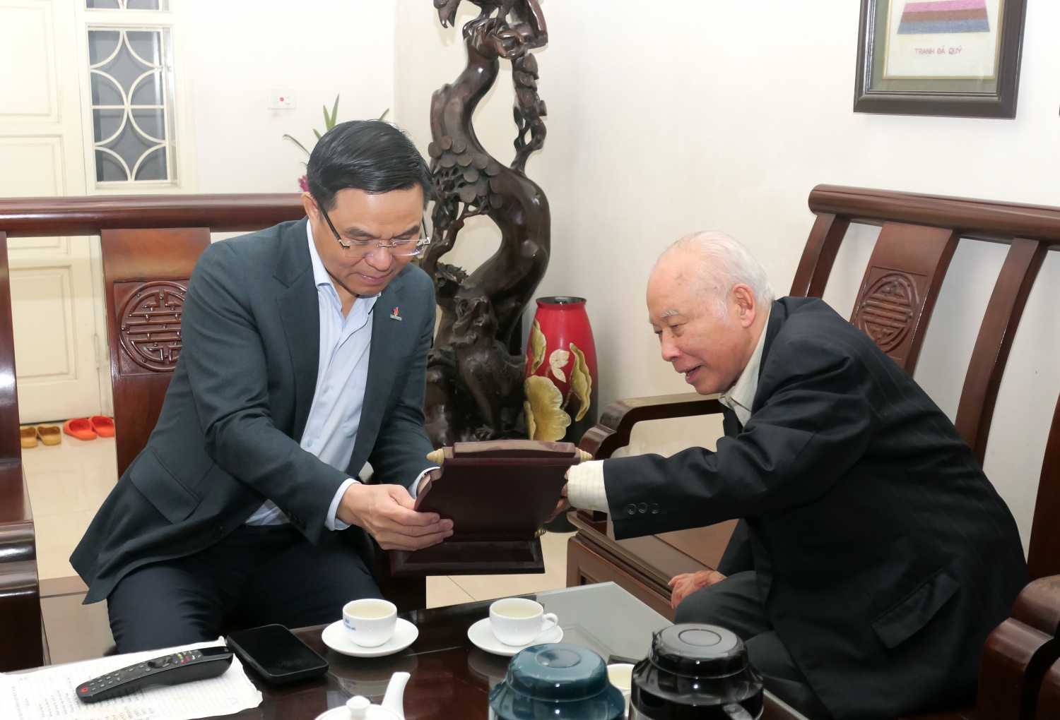 Lãnh đạo Petrovietnam thăm hỏi, chúc Tết nguyên lãnh đạo ngành Dầu khí Việt Nam Lãnh đạo Petrovietnam thăm hỏi, chúc Tết nguyên lãnh đạo ngành Dầu khí Việt Nam