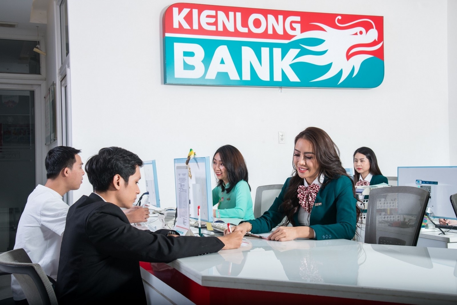 Tin ngân hàng ngày 7/2: Agribank rao bán loạt đất ruộng, đất rừng