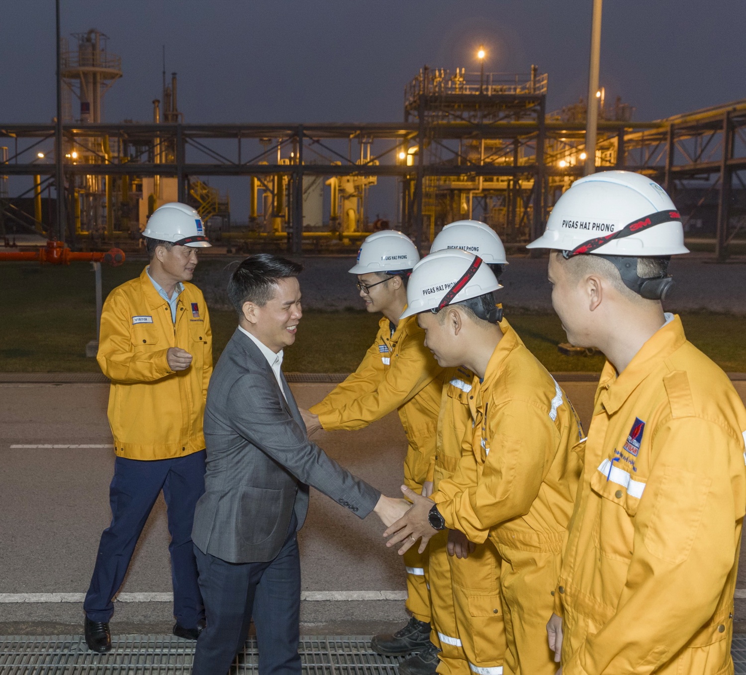 Lãnh đạo PV GAS động viên tinh thần lực lượng trực Tết trên các công trình khí