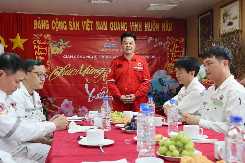 Đại diện Lãnh đạo các công trình biển gửi lời cảm ơn và chúc mừng năm mới Đại diện Lãnh đạo các công trình biển gửi lời cảm ơn và chúc mừng năm mới