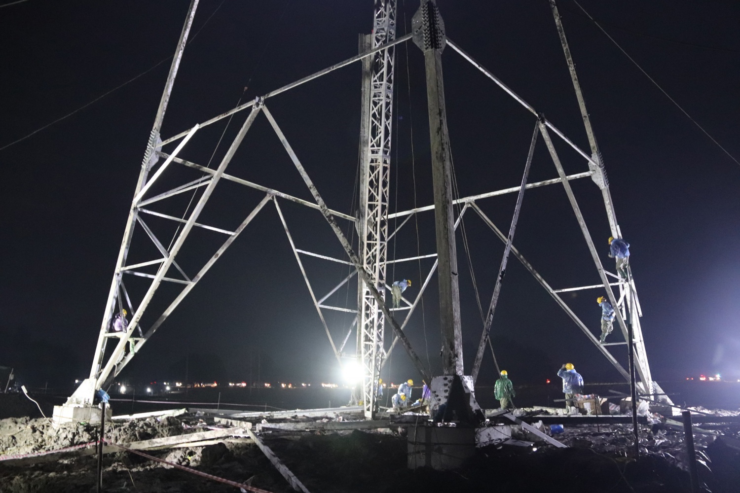 Đường dây 500kV từ Quảng Trạch đến Phố Nối: Thi công xuyên lễ, xuyên Tết
