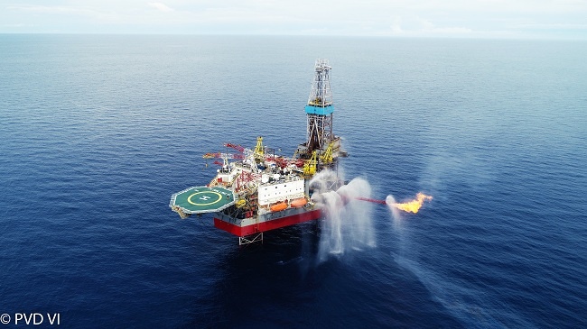 Giàn khoan PV DRILLING VI khoan thử vỉa tại Lô 16-2 ngoài khơi Việt Nam. Giàn khoan PV DRILLING VI khoan thử vỉa tại Lô 16-2 ngoài khơi Việt Nam.