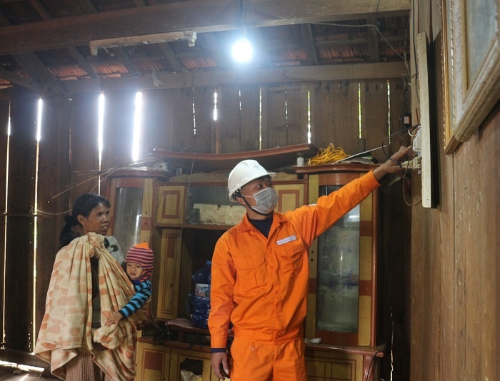 Người thợ điện trên quê hương Anh hùng Núp