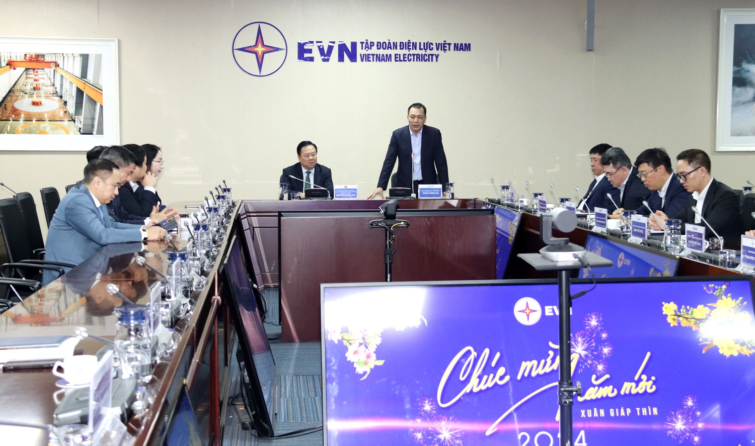 Chủ tịch Ủy ban Quản lý vốn Nhà nước tại doanh nghiệp làm việc với EVN Chủ tịch Ủy ban Quản lý vốn Nhà nước tại doanh nghiệp làm việc với EVN