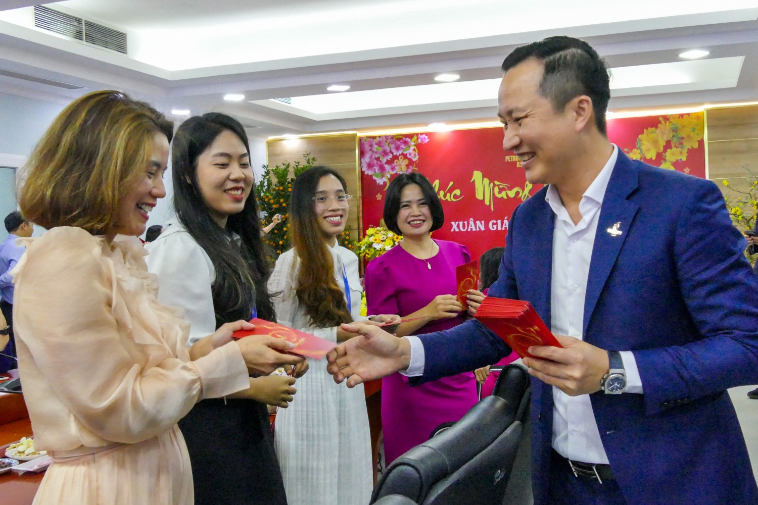 BSR tổ chức gặp mặt đầu năm: “Vượt qua thách thức, chinh phục đỉnh cao mới” BSR tổ chức gặp mặt đầu năm: “Vượt qua thách thức, chinh phục đỉnh cao mới”