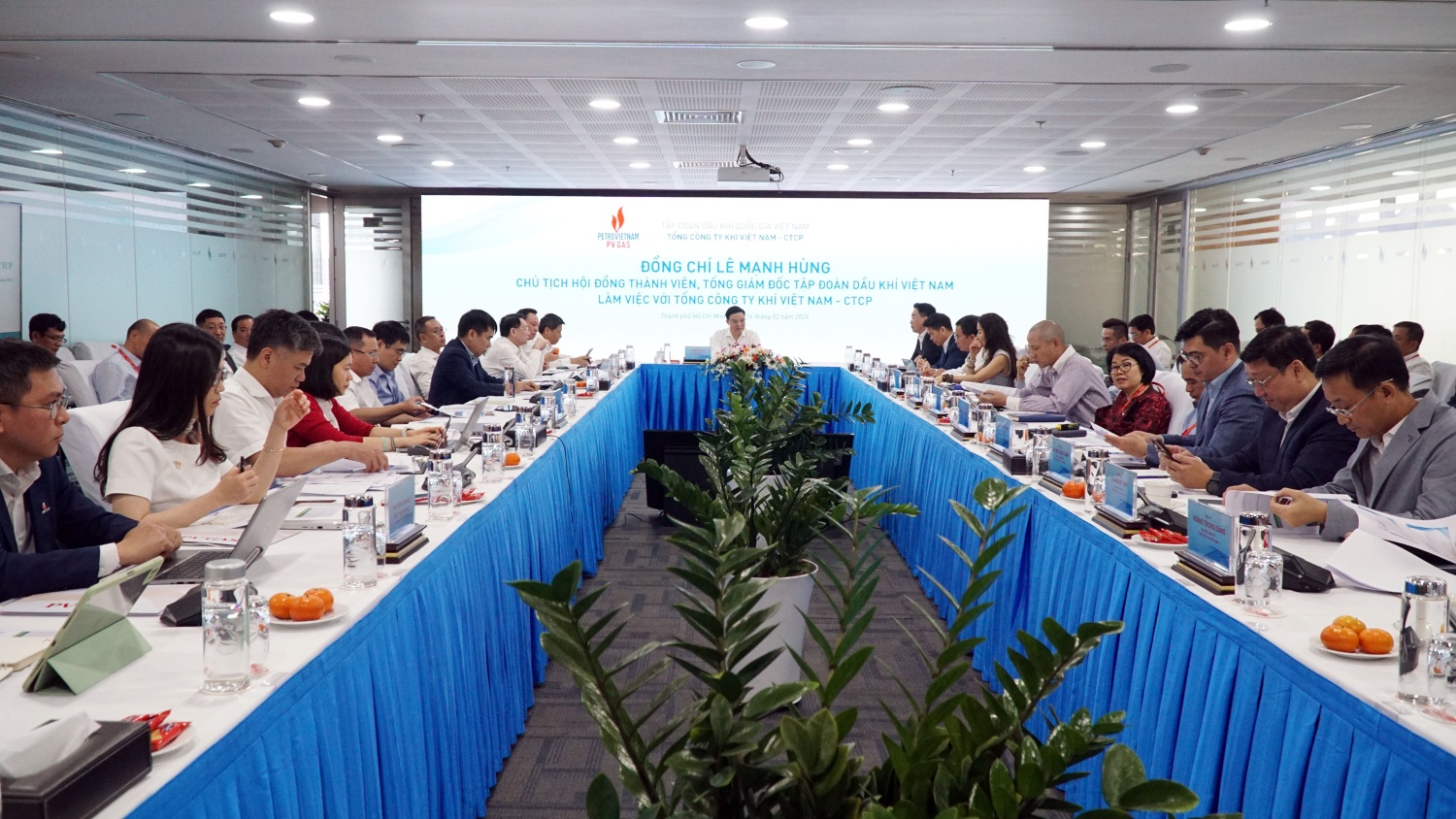 Chủ tịch HĐTV Petrovietnam Lê Mạnh Hùng làm việc với PV GAS: Đẩy mạnh phát triển thị trường đồng hành với chiến lược Chủ tịch HĐTV Petrovietnam Lê Mạnh Hùng làm việc với PV GAS: Đẩy mạnh phát triển thị trường đồng hành với chiến lược