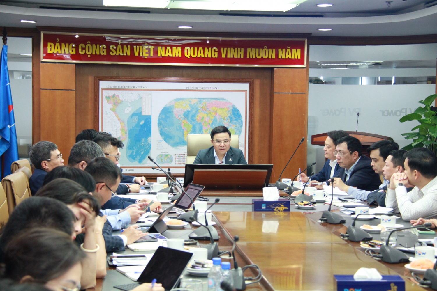 Chủ tịch HĐTV, Tổng Giám đốc Petrovietnam Lê Mạnh Hùng: Thúc đẩy tháo gỡ vướng mắc cơ chế cho điện khí Chủ tịch HĐTV, Tổng Giám đốc Petrovietnam Lê Mạnh Hùng: Thúc đẩy tháo gỡ vướng mắc cơ chế cho điện khí