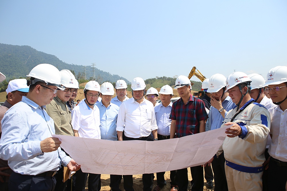 Tập trung nguồn lực, đẩy nhanh tiến độ thi công Dự án mở rộng ngăn lộ và cải tạo Trạm biến áp 500kV Thạnh Mỹ