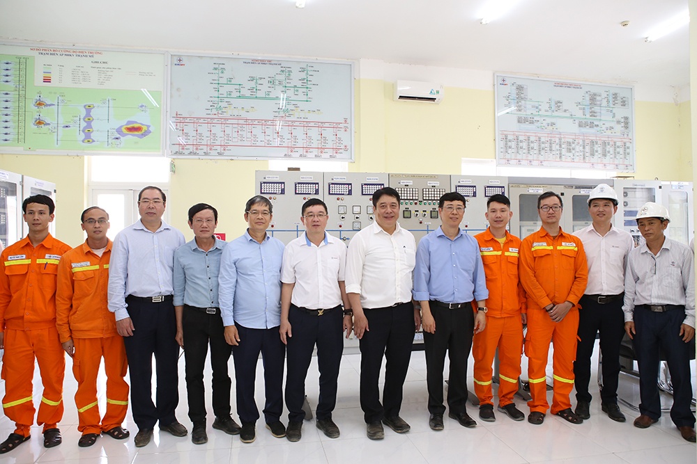 Tập trung nguồn lực, đẩy nhanh tiến độ thi công Dự án mở rộng ngăn lộ và cải tạo Trạm biến áp 500kV Thạnh Mỹ