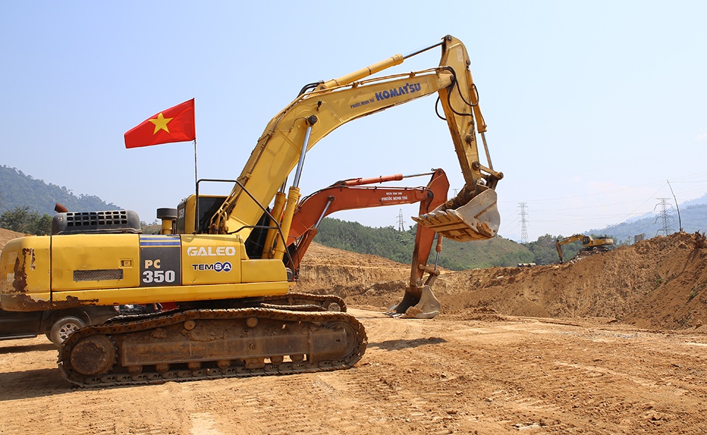 Tập trung nguồn lực, đẩy nhanh tiến độ thi công Dự án mở rộng ngăn lộ và cải tạo Trạm biến áp 500kV Thạnh Mỹ