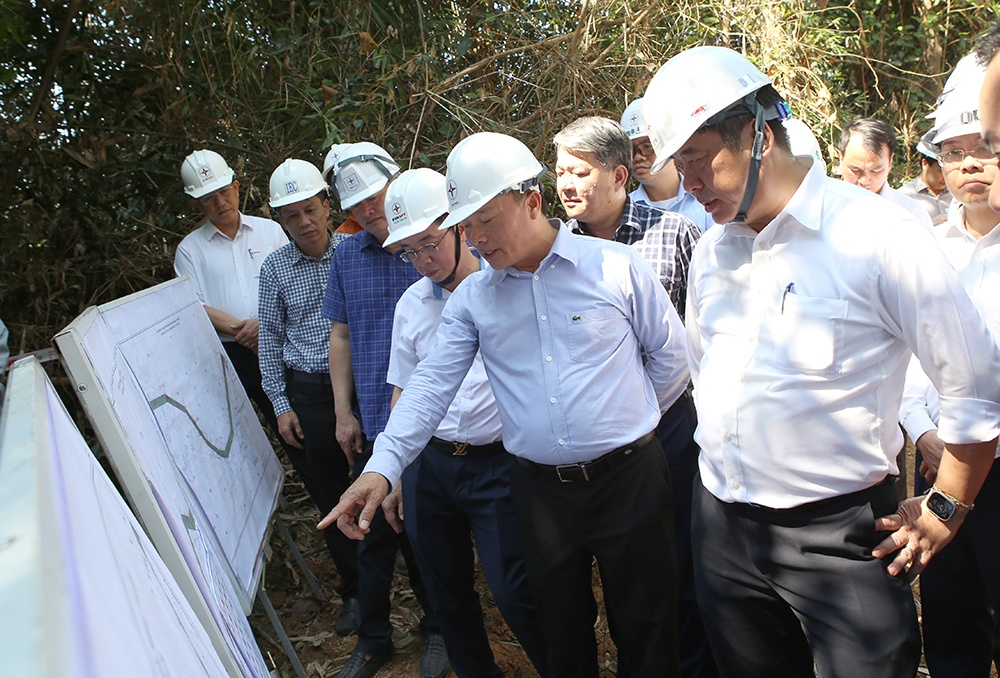 Tập trung nguồn lực, đẩy nhanh tiến độ thi công Dự án mở rộng ngăn lộ và cải tạo Trạm biến áp 500kV Thạnh Mỹ