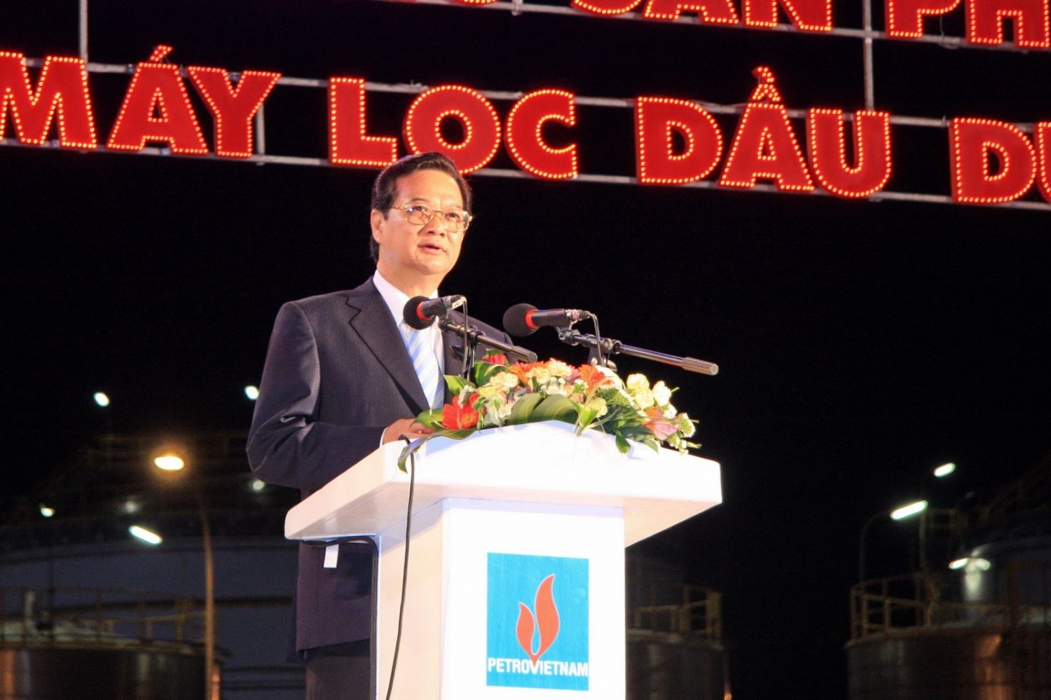 NMLD Dung Quất kỷ niệm 15 năm ngày xuất bán dòng sản phẩm thương mại đầu tiên NMLD Dung Quất kỷ niệm 15 năm ngày xuất bán dòng sản phẩm thương mại đầu tiên