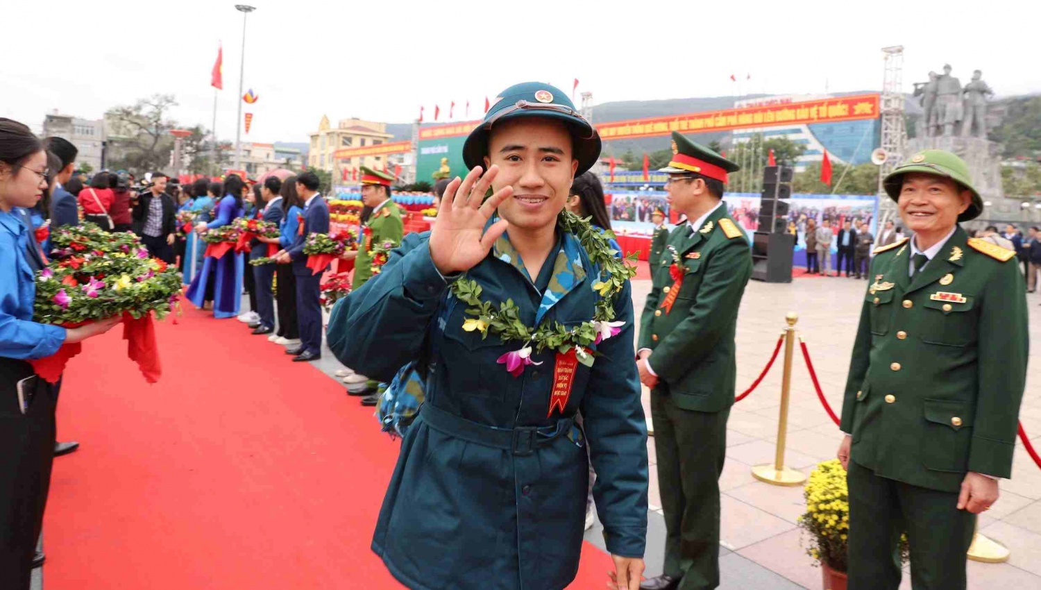 Tuổi trẻ TKV nô nức nhập ngũ bảo vệ Tổ quốc Tuổi trẻ TKV nô nức nhập ngũ bảo vệ Tổ quốc