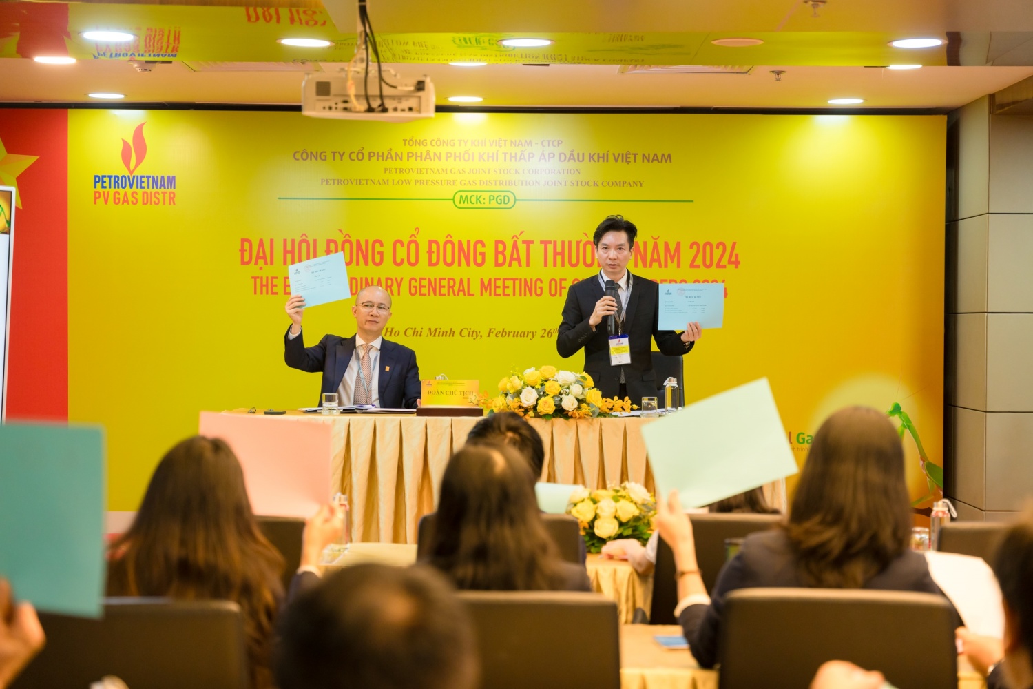 Ông Lê Minh Hải, Chủ tịch HĐQT và ông Trần Thanh Nam, Thành viên HĐQT, Giám đốc PV GAS DISTR điều hành Đại hội.