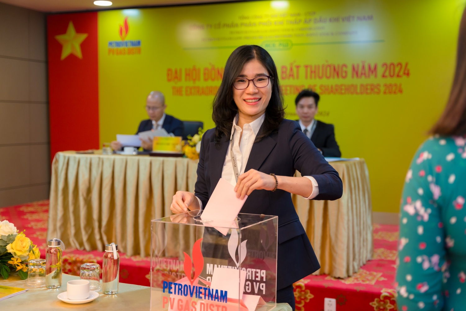 Cổ đông bỏ phiếu bầu Kiểm soát viên Công ty