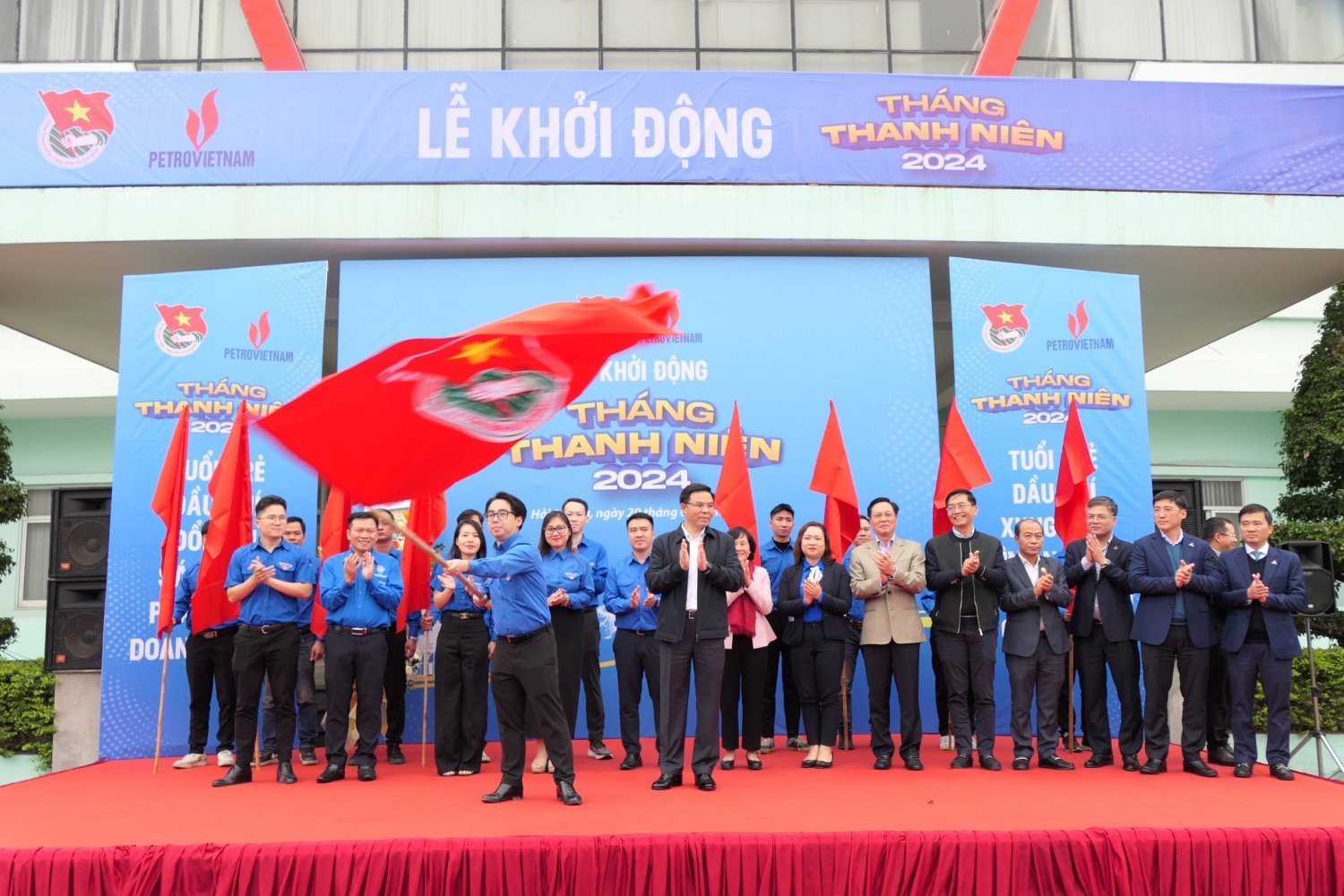 Tháng Thanh niên 2024: “Tuổi trẻ dầu khí xung kích tình nguyện vì cuộc sống cộng đồng” Tháng Thanh niên 2024: “Tuổi trẻ dầu khí xung kích tình nguyện vì cuộc sống cộng đồng”