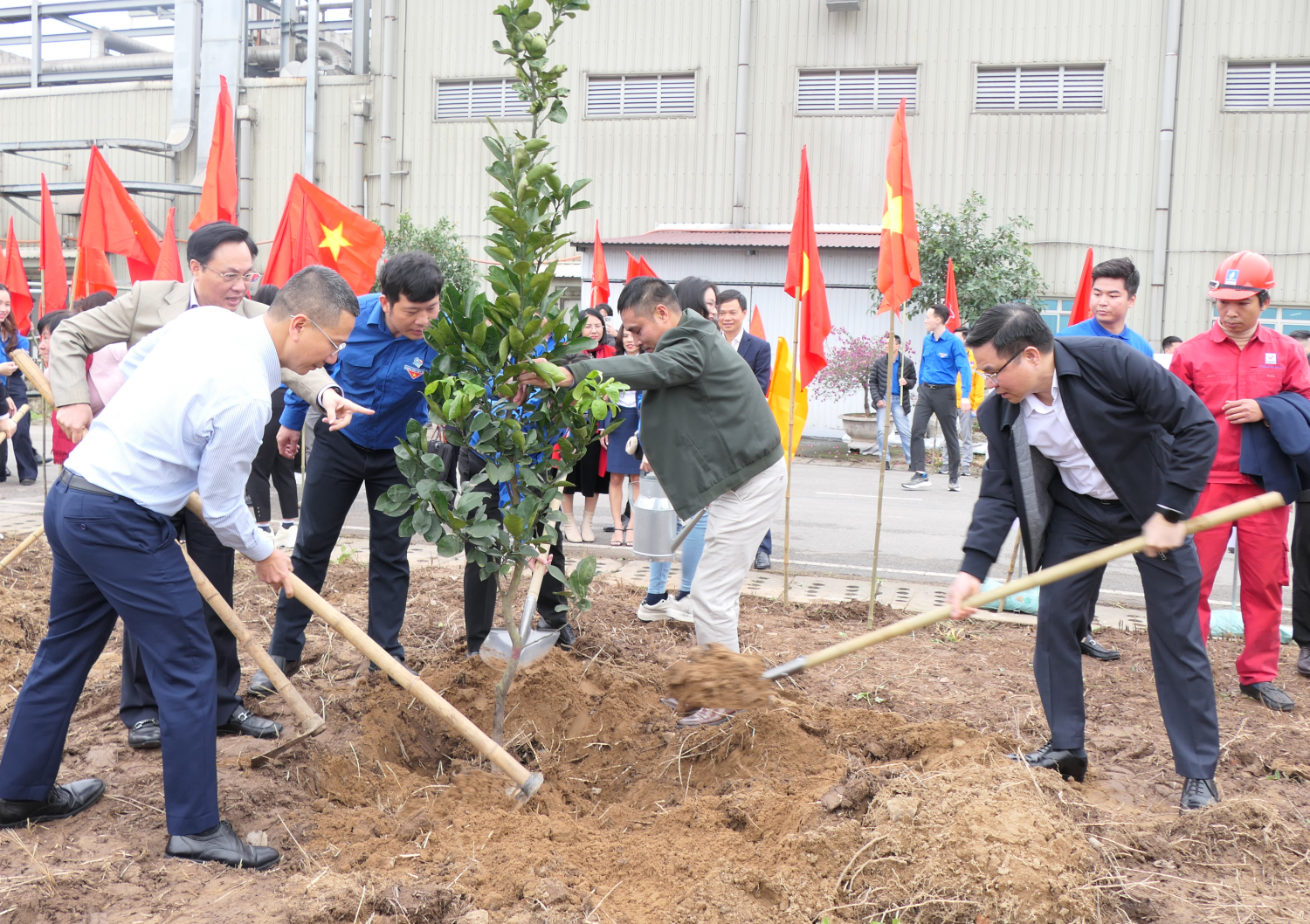 Tháng Thanh niên 2024: “Tuổi trẻ dầu khí xung kích tình nguyện vì cuộc sống cộng đồng” Tháng Thanh niên 2024: “Tuổi trẻ dầu khí xung kích tình nguyện vì cuộc sống cộng đồng”