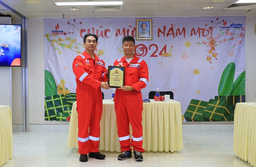 Xuân mới trên Hải Thạch - Mộc Tinh Xuân mới trên Hải Thạch - Mộc Tinh
