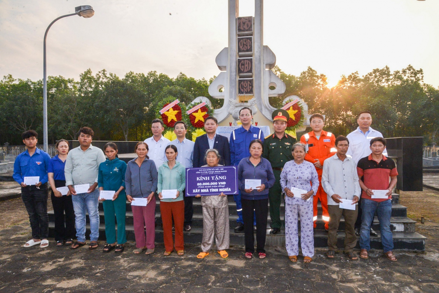 BSR tham dự lễ tưởng niệm các Anh hùng liệt sĩ tại nghĩa trang Vạn Tường