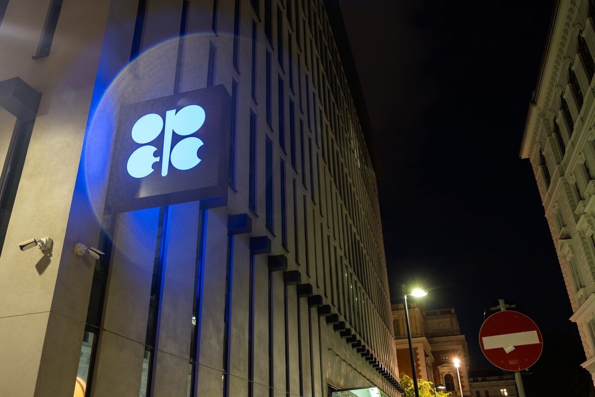 Câu hỏi lớn trong chiến lược cắt giảm sản lượng của OPEC Câu hỏi lớn trong chiến lược cắt giảm sản lượng của OPEC