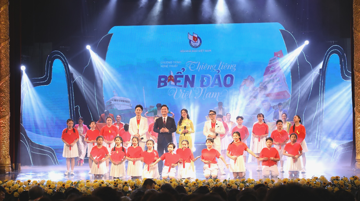“Thiêng liêng biển đảo Việt Nam” - Khơi gợi trách nhiệm bảo vệ chủ quyền đất nước “Thiêng liêng biển đảo Việt Nam” - Khơi gợi trách nhiệm bảo vệ chủ quyền đất nước