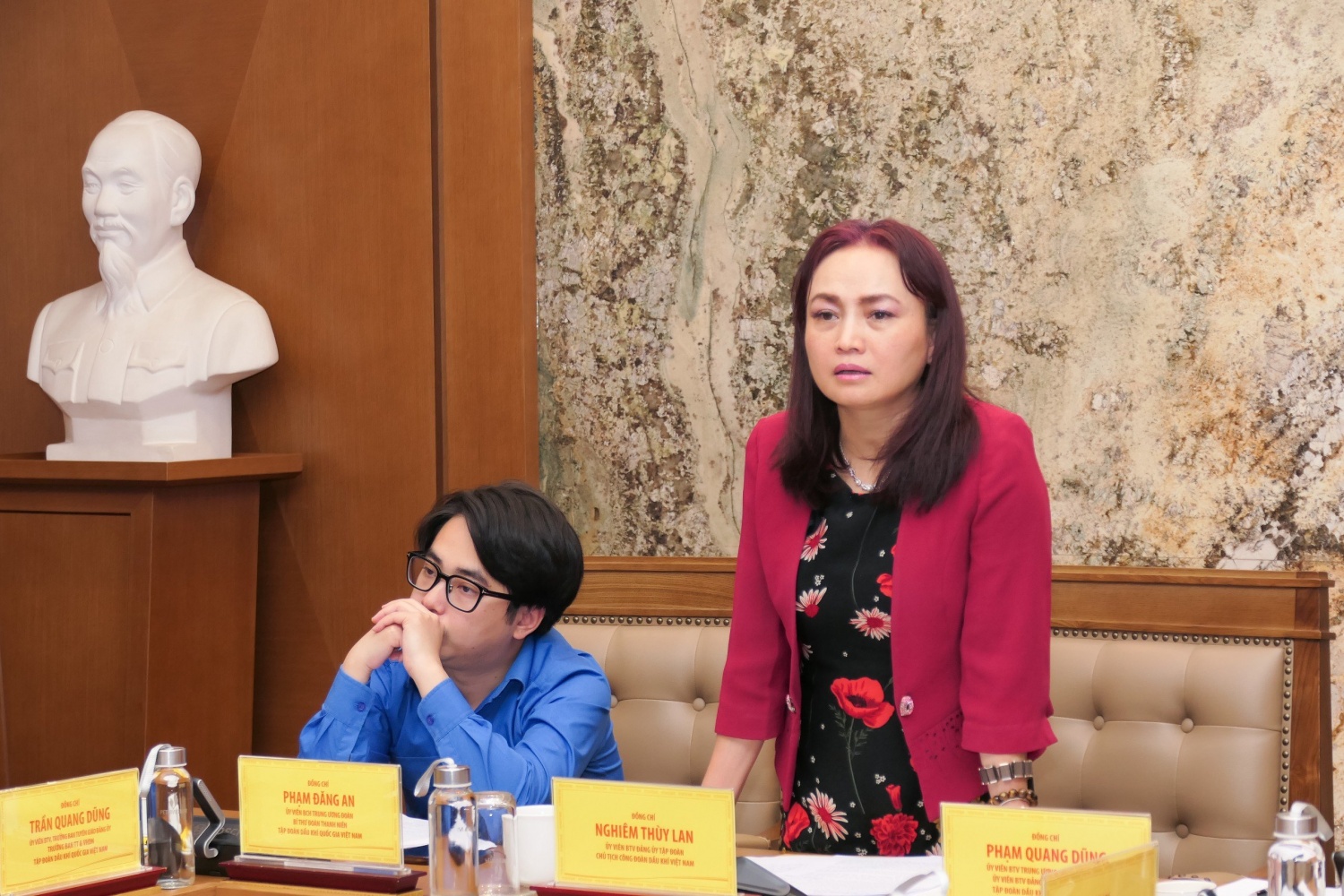 đồng chí Nghiêm Thùy Lan - Ủy viên Ban Thường vụ, Chủ tịch CĐ DKVN phát biểu tại hội nghị