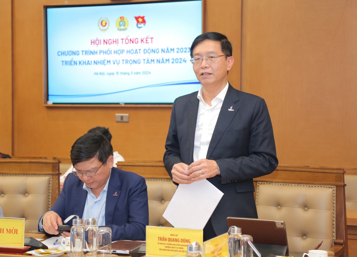 ng chí Trần Quang Dũng - Ủy viên Ban Thường vụ, Trưởng Ban Tuyên giáo Đảng ủy, Trưởng Ban Truyền thông và Văn hóa doanh nghiệp Tập đoàn phát biểu tại hội nghị