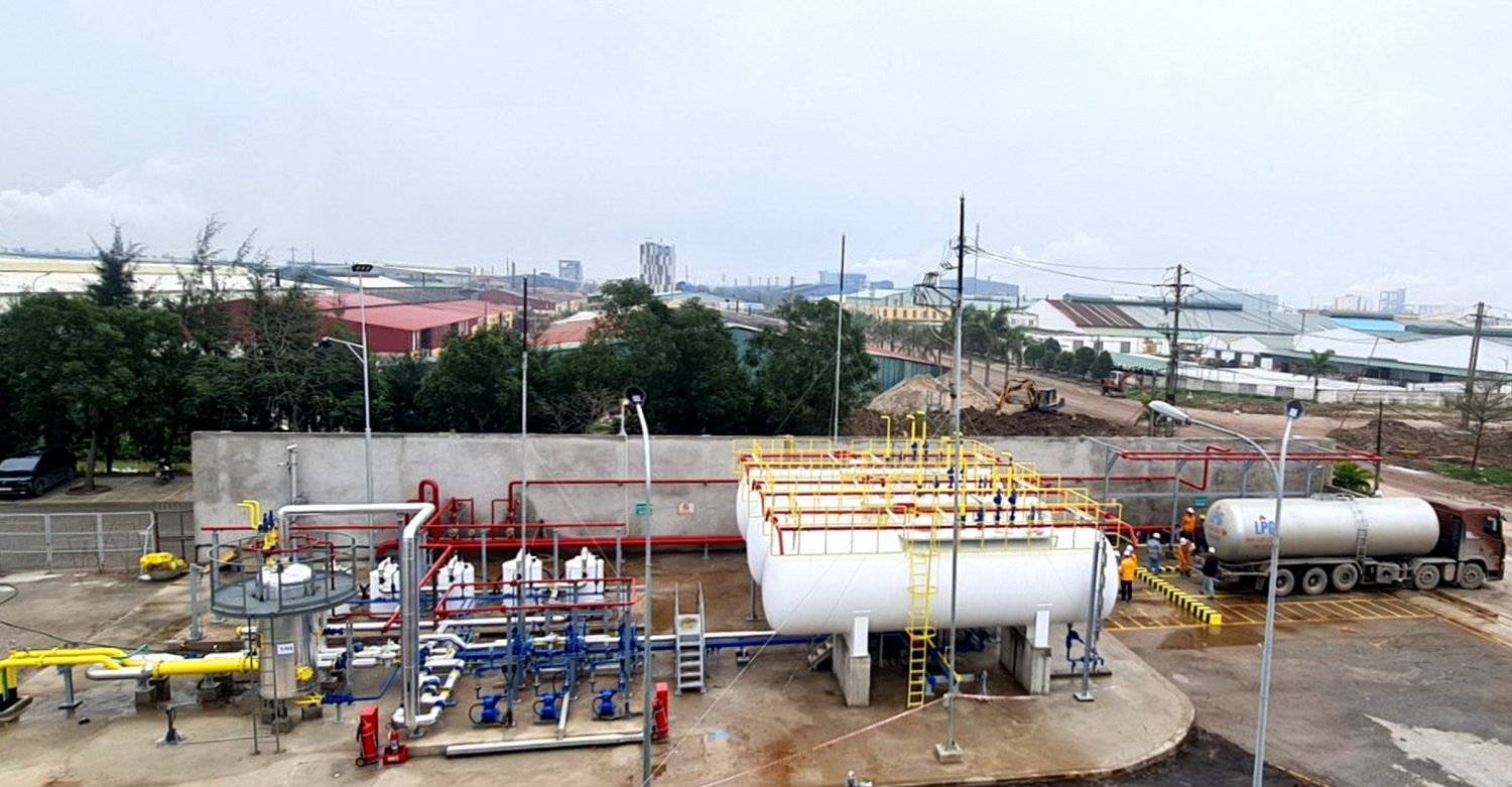 H2. Chuyến xe bồn LPG đầu tiên được đưa vào tiếp nhận khí thành công H2. Chuyến xe bồn LPG đầu tiên được đưa vào tiếp nhận khí thành công