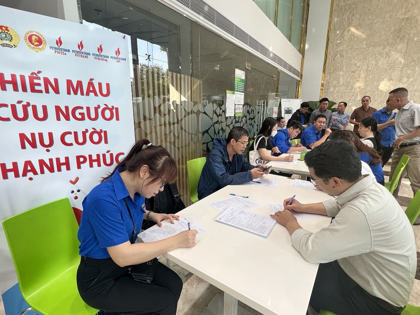 Ngày hội hiến máu nhân đạo “Nhiệt huyết người Dầu khí” tại trụ sở PVFCCo