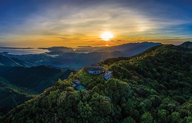 Gợi ý 10 địa điểm lý tưởng để "trốn nóng" mùa hè này